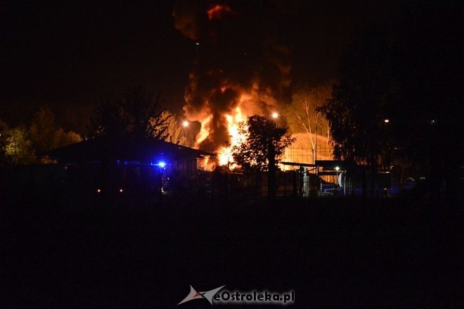 Ostrołęka: Potężny wybuch na stacji paliw. Płonie kilka tysięcy litrów gazu [21.05.2016] - zdjęcie #16 - eOstroleka.pl