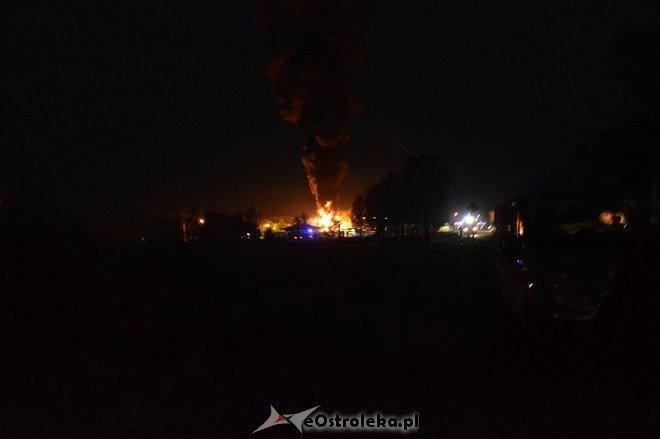 Ostrołęka: Potężny wybuch na stacji paliw. Płonie kilka tysięcy litrów gazu [21.05.2016] - zdjęcie #18 - eOstroleka.pl