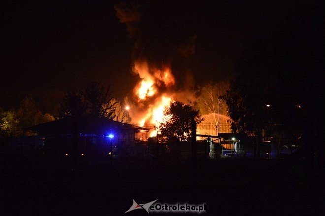 Ostrołęka: Potężny wybuch na stacji paliw. Płonie kilka tysięcy litrów gazu [21.05.2016] - zdjęcie #34 - eOstroleka.pl