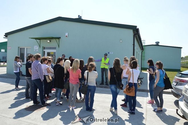 Studenci olsztyńskiego uniwersytetu z wizytą na stacji segregacji śmieci w Ostrołęce [23.05.2016] - zdjęcie #16 - eOstroleka.pl
