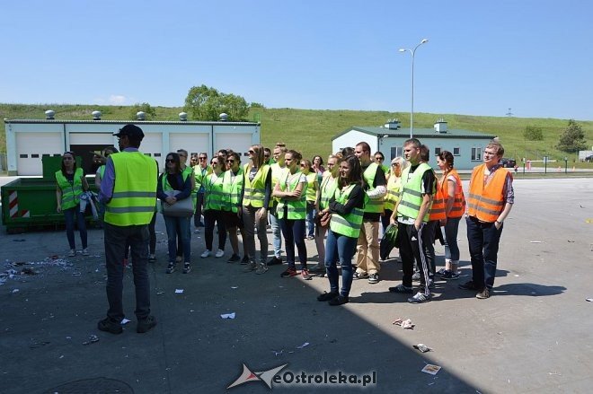 Studenci olsztyńskiego uniwersytetu z wizytą na stacji segregacji śmieci w Ostrołęce [23.05.2016] - zdjęcie #17 - eOstroleka.pl
