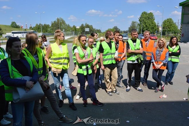 Studenci olsztyńskiego uniwersytetu z wizytą na stacji segregacji śmieci w Ostrołęce [23.05.2016] - zdjęcie #30 - eOstroleka.pl