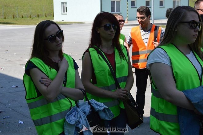 Studenci olsztyńskiego uniwersytetu z wizytą na stacji segregacji śmieci w Ostrołęce [23.05.2016] - zdjęcie #31 - eOstroleka.pl