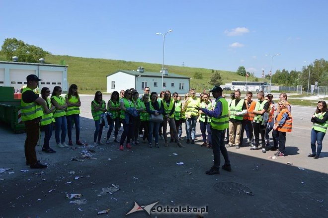 Studenci olsztyńskiego uniwersytetu z wizytą na stacji segregacji śmieci w Ostrołęce [23.05.2016] - zdjęcie #33 - eOstroleka.pl