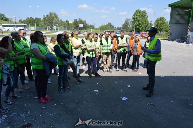 Studenci olsztyńskiego uniwersytetu z wizytą na stacji segregacji śmieci w Ostrołęce [23.05.2016] - zdjęcie #37 - eOstroleka.pl