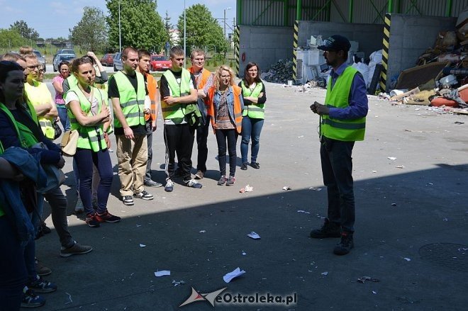 Studenci olsztyńskiego uniwersytetu z wizytą na stacji segregacji śmieci w Ostrołęce [23.05.2016] - zdjęcie #38 - eOstroleka.pl