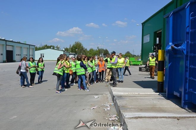 Studenci olsztyńskiego uniwersytetu z wizytą na stacji segregacji śmieci w Ostrołęce [23.05.2016] - zdjęcie #46 - eOstroleka.pl