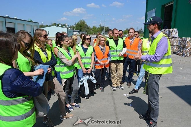 Studenci olsztyńskiego uniwersytetu z wizytą na stacji segregacji śmieci w Ostrołęce [23.05.2016] - zdjęcie #49 - eOstroleka.pl