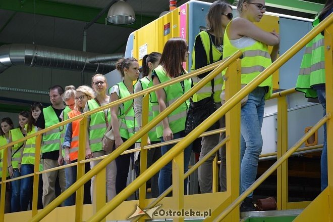 Studenci olsztyńskiego uniwersytetu z wizytą na stacji segregacji śmieci w Ostrołęce [23.05.2016] - zdjęcie #56 - eOstroleka.pl