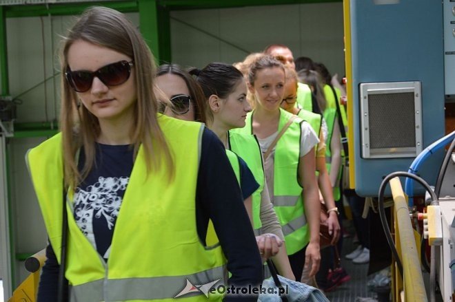 Studenci olsztyńskiego uniwersytetu z wizytą na stacji segregacji śmieci w Ostrołęce [23.05.2016] - zdjęcie #63 - eOstroleka.pl