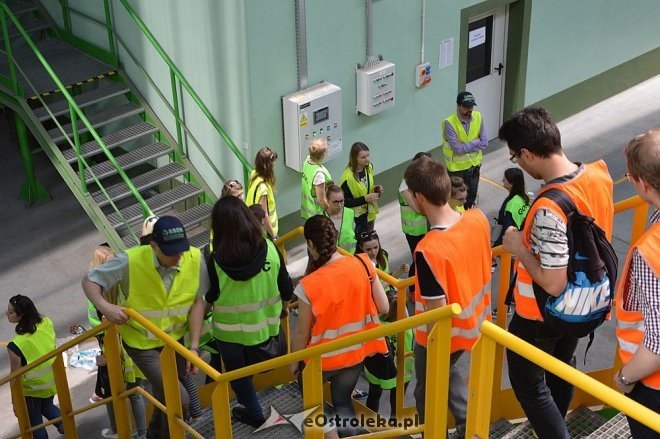 Studenci olsztyńskiego uniwersytetu z wizytą na stacji segregacji śmieci w Ostrołęce [23.05.2016] - zdjęcie #66 - eOstroleka.pl