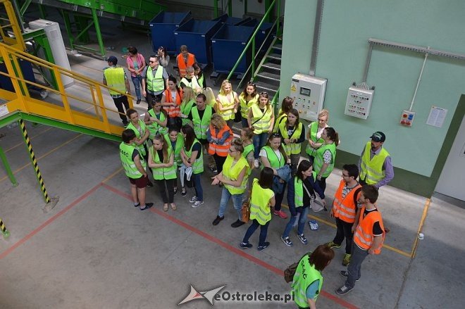 Studenci olsztyńskiego uniwersytetu z wizytą na stacji segregacji śmieci w Ostrołęce [23.05.2016] - zdjęcie #68 - eOstroleka.pl