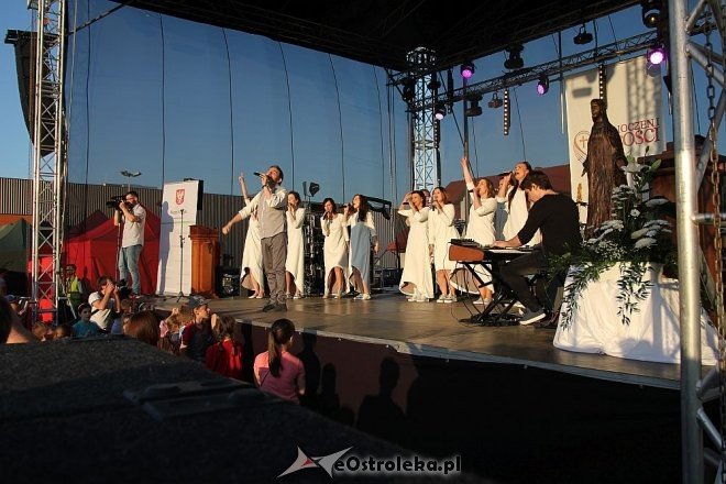 Koncert Uwielbienia - Trzecia Godzina Dnia [26.05.2016] - zdjęcie #21 - eOstroleka.pl