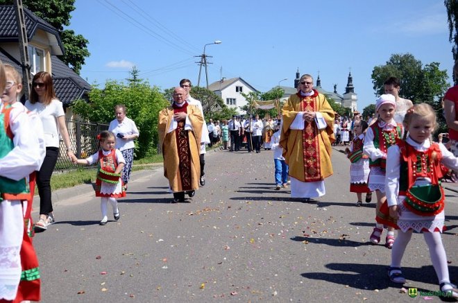 Procesja Bożego Ciała w Kadzidle [26.05.2016] - zdjęcie #60 - eOstroleka.pl