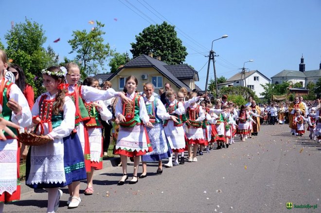Procesja Bożego Ciała w Kadzidle [26.05.2016] - zdjęcie #59 - eOstroleka.pl