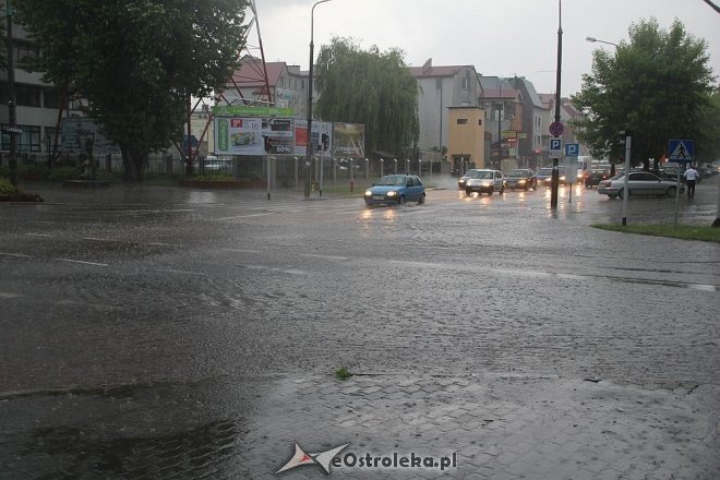 Oberwanie chmury nad Ostrołęką: Zalane ulice w centrum miasta i na „starówce” [31.05.2016] - zdjęcie #41 - eOstroleka.pl