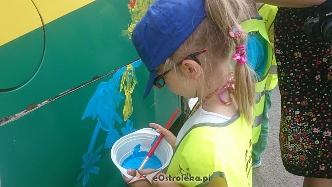 Dzień Dziecka z MZK: Przedszkolaki pomalowały autobus [01.06.2016] - zdjęcie #3 - eOstroleka.pl