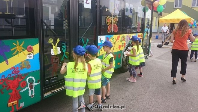 Dzień Dziecka z MZK: Przedszkolaki pomalowały autobus [01.06.2016] - zdjęcie #6 - eOstroleka.pl
