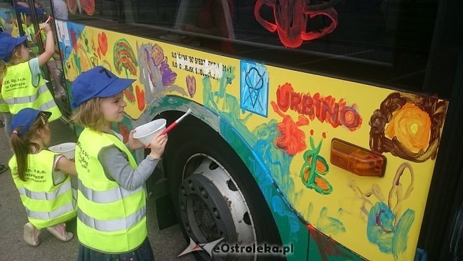 Dzień Dziecka z MZK: Przedszkolaki pomalowały autobus [01.06.2016] - zdjęcie #10 - eOstroleka.pl