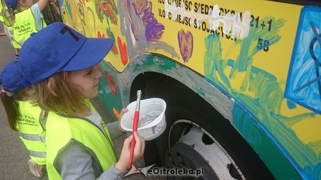 Dzień Dziecka z MZK: Przedszkolaki pomalowały autobus [01.06.2016] - zdjęcie #11 - eOstroleka.pl