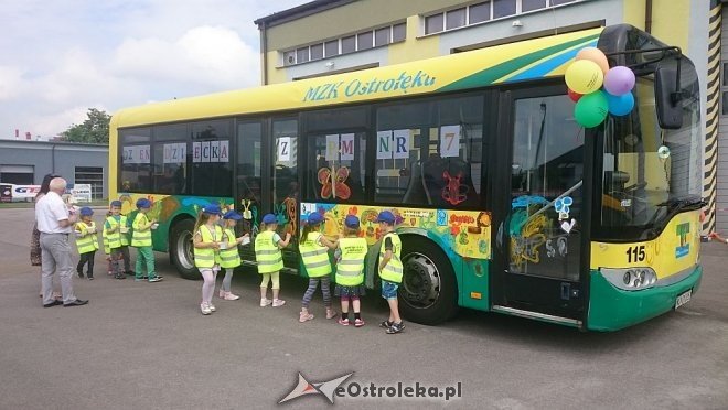 Dzień Dziecka z MZK: Przedszkolaki pomalowały autobus [01.06.2016] - zdjęcie #15 - eOstroleka.pl