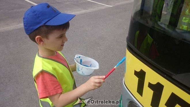 Dzień Dziecka z MZK: Przedszkolaki pomalowały autobus [01.06.2016] - zdjęcie #18 - eOstroleka.pl