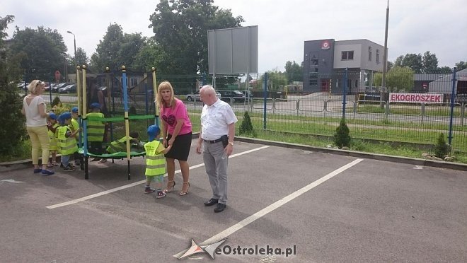 Dzień Dziecka z MZK: Przedszkolaki pomalowały autobus [01.06.2016] - zdjęcie #24 - eOstroleka.pl