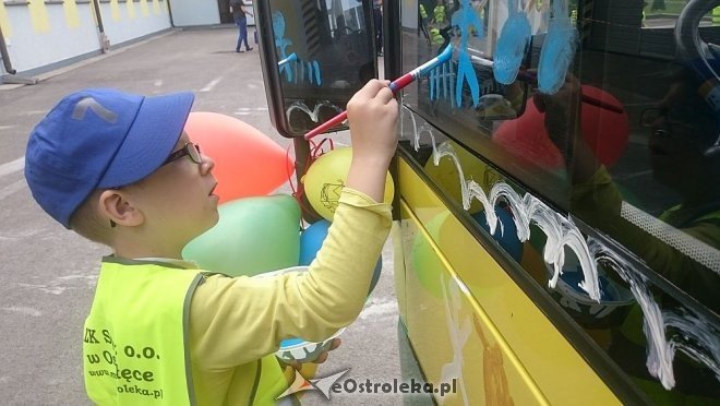 Dzień Dziecka z MZK: Przedszkolaki pomalowały autobus [01.06.2016] - zdjęcie #32 - eOstroleka.pl