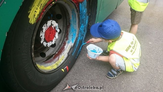 Dzień Dziecka z MZK: Przedszkolaki pomalowały autobus [01.06.2016] - zdjęcie #37 - eOstroleka.pl