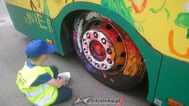 Dzień Dziecka z MZK: Przedszkolaki pomalowały autobus [01.06.2016] - zdjęcie #39 - eOstroleka.pl