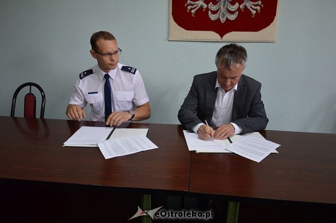 Podpisanie porozumienia w sprawie służb ponadnormatywnych [01.06.2016] - zdjęcie #9 - eOstroleka.pl