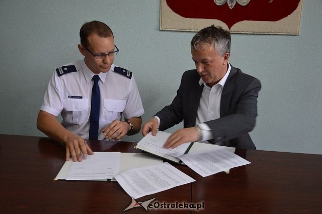 Podpisanie porozumienia w sprawie służb ponadnormatywnych [01.06.2016] - zdjęcie #10 - eOstroleka.pl