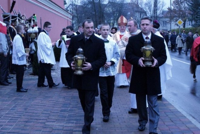 Poświęcenie Pomnika Czwartaków (11.11.09) - zdjęcie #59 - eOstroleka.pl