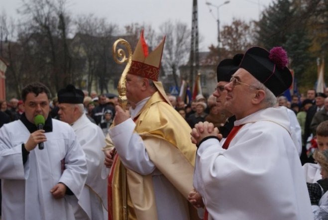 Poświęcenie Pomnika Czwartaków (11.11.09) - zdjęcie #50 - eOstroleka.pl