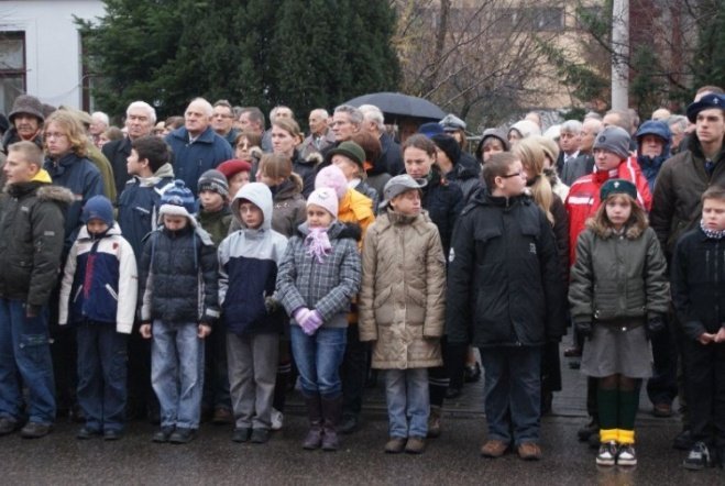 Poświęcenie Pomnika Czwartaków (11.11.09) - zdjęcie #18 - eOstroleka.pl