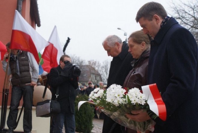Poświęcenie Pomnika Czwartaków (11.11.09) - zdjęcie #25 - eOstroleka.pl