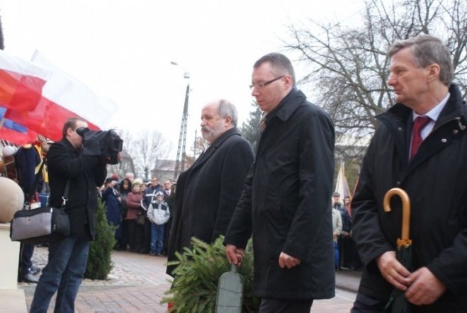 Poświęcenie Pomnika Czwartaków (11.11.09) - zdjęcie #26 - eOstroleka.pl
