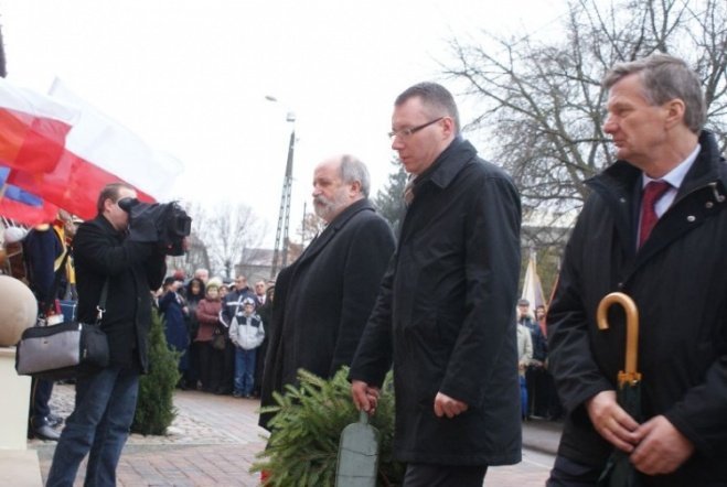 Poświęcenie Pomnika Czwartaków (11.11.09) - zdjęcie #41 - eOstroleka.pl