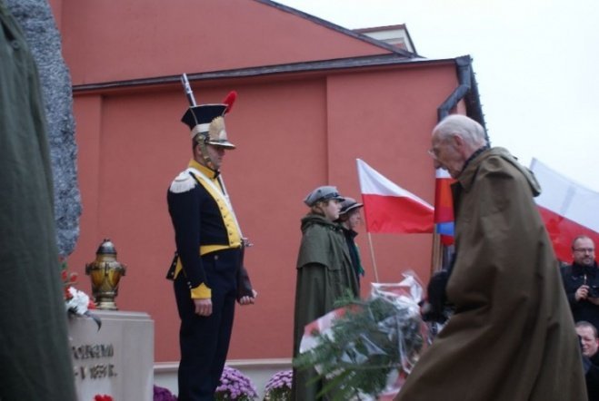 Poświęcenie Pomnika Czwartaków (11.11.09) - zdjęcie #37 - eOstroleka.pl
