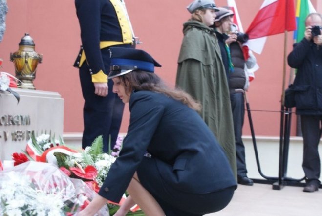 Poświęcenie Pomnika Czwartaków (11.11.09) - zdjęcie #33 - eOstroleka.pl
