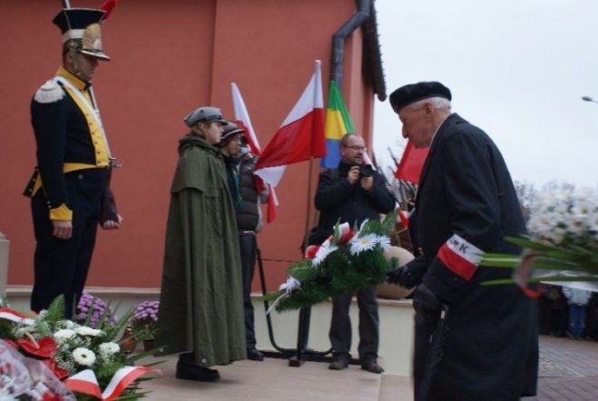Poświęcenie Pomnika Czwartaków (11.11.09) - zdjęcie #31 - eOstroleka.pl