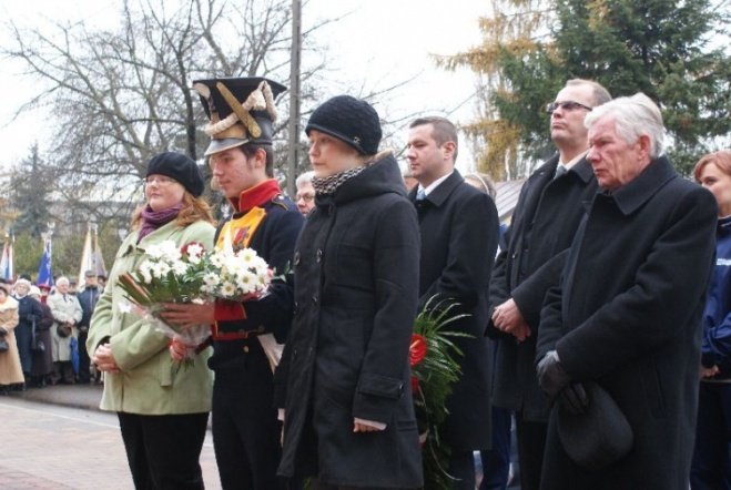 Poświęcenie Pomnika Czwartaków (11.11.09) - zdjęcie #29 - eOstroleka.pl