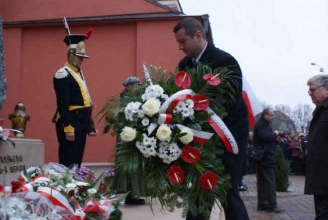 Poświęcenie Pomnika Czwartaków (11.11.09) - zdjęcie #28 - eOstroleka.pl