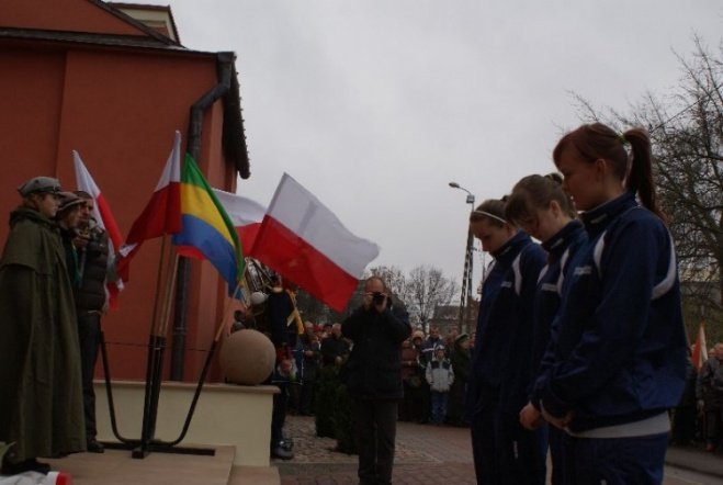 Poświęcenie Pomnika Czwartaków (11.11.09) - zdjęcie #26 - eOstroleka.pl