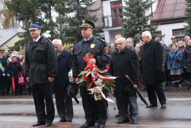 Poświęcenie Pomnika Czwartaków (11.11.09) - zdjęcie #24 - eOstroleka.pl