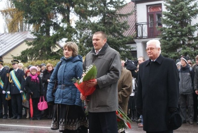 Poświęcenie Pomnika Czwartaków (11.11.09) - zdjęcie #45 - eOstroleka.pl