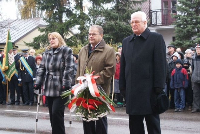 Poświęcenie Pomnika Czwartaków (11.11.09) - zdjęcie #21 - eOstroleka.pl