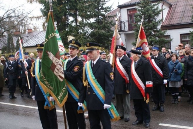Poświęcenie Pomnika Czwartaków (11.11.09) - zdjęcie #19 - eOstroleka.pl