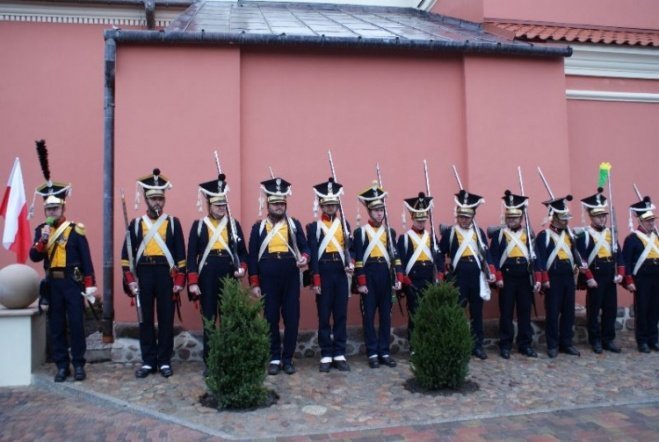 Poświęcenie Pomnika Czwartaków (11.11.09) - zdjęcie #18 - eOstroleka.pl