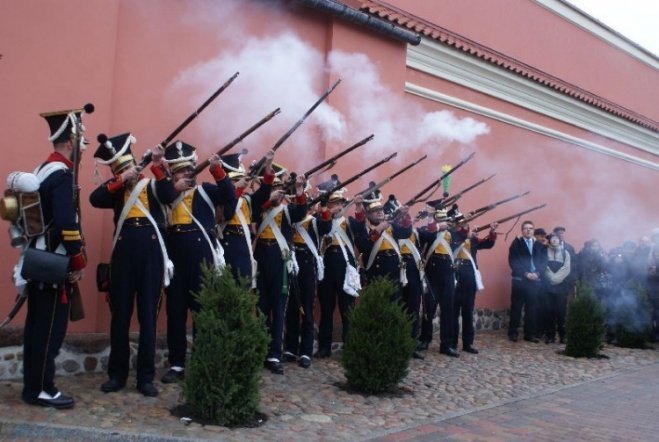Poświęcenie Pomnika Czwartaków (11.11.09) - zdjęcie #11 - eOstroleka.pl